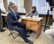 В первый день голосования на избирательном участке в селе Карлинском проголосовал Алексей Русских