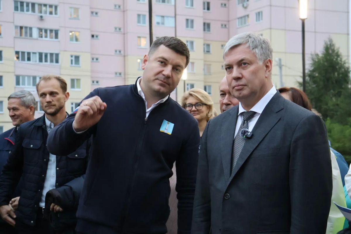 После обновления в Ульяновске открыли сквер «Династия» После обновления в Ульяновске открыли сквер «Династия»