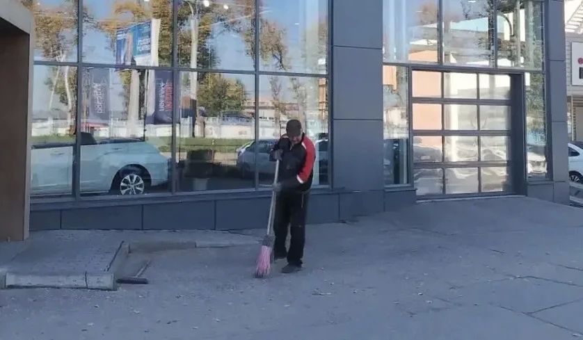 «Санитарная пятница» в Засвияжском районе: вместе делаем город чище! «Санитарная пятница» в Засвияжском районе: вместе делаем город чище!