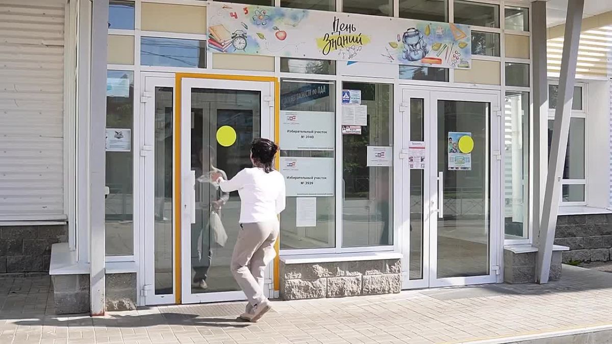 Свой голос на избирательном участке в Ульяновске отдал ветеран спецоперации, заместитель командира батальона по военно-политической работе 623 МРУЦ по подготовке младших специалистов связи Денис Хомяков