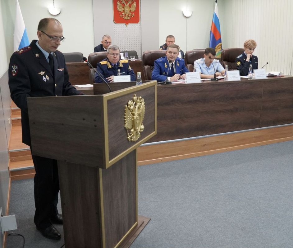 123 Состоялось заседание коллегии прокуратуры Ульяновской области по вопросам надзора в сфере уголовно-правовой статистики 123 Состоялось заседание коллегии прокуратуры Ульяновской области по вопросам надзора в сфере уголовно-правовой статистики