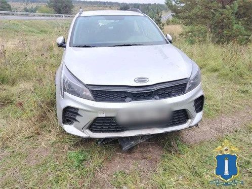 На подъезде к Ульяновску иномарка съехала в кювет
