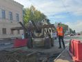 На пересечении Спасской и Ленина начали укладывать новые рельсы
