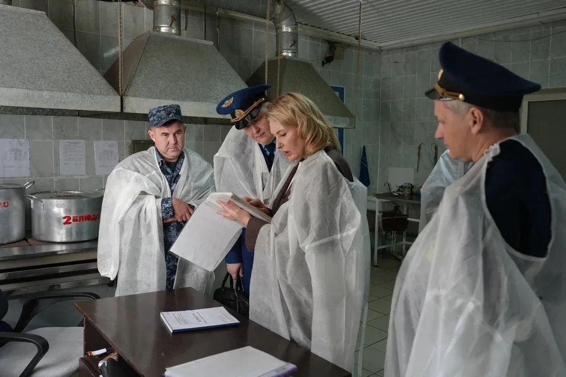 Помощник прокурора Ульяновской области по надзору за исполнением уголовных наказаний совместно с Уполномоченным по правам ребенка в Ульяновской области провел в ФКУ СИЗО-1 регионального Управления ФСИН России проверку... Помощник прокурора Ульяновской области по надзору за исполнением уголовных наказаний совместно с Уполномоченным по правам ребенка в Ульяновской области провел в ФКУ СИЗО-1 регионального Управления ФСИН России проверку...