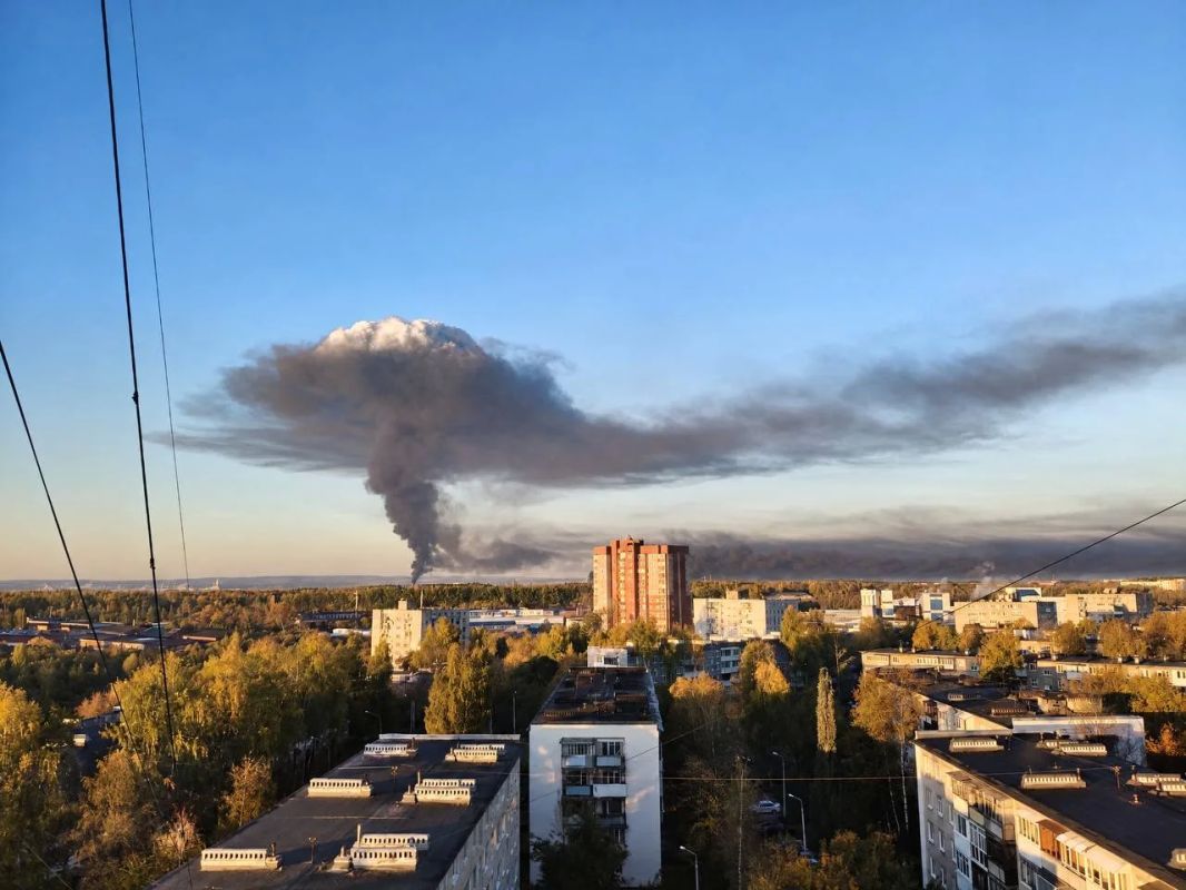 В Ульяновске отражают массированную атаку БПЛА, сообщает губернатор Русских В Ульяновске отражают массированную атаку БПЛА, сообщает губернатор Русских