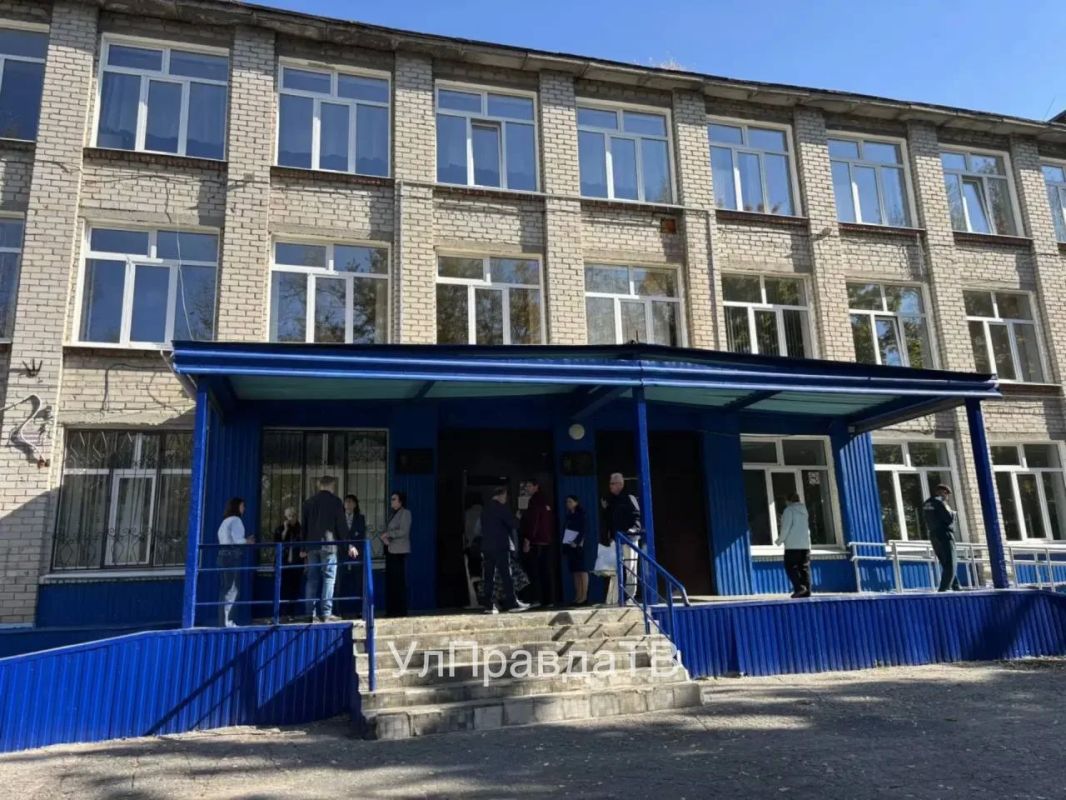 Во втором корпусе гимназии №21 организовано горячее питание для жителей пострадавших домов, работают медики