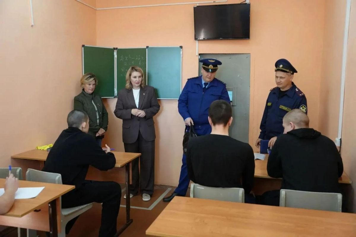 Помощник прокурора Ульяновской области по надзору за исполнением уголовных наказаний совместно с Уполномоченным по правам ребенка в Ульяновской области провел в ФКУ СИЗО-1 регионального Управления ФСИН России проверку... Помощник прокурора Ульяновской области по надзору за исполнением уголовных наказаний совместно с Уполномоченным по правам ребенка в Ульяновской области провел в ФКУ СИЗО-1 регионального Управления ФСИН России проверку...