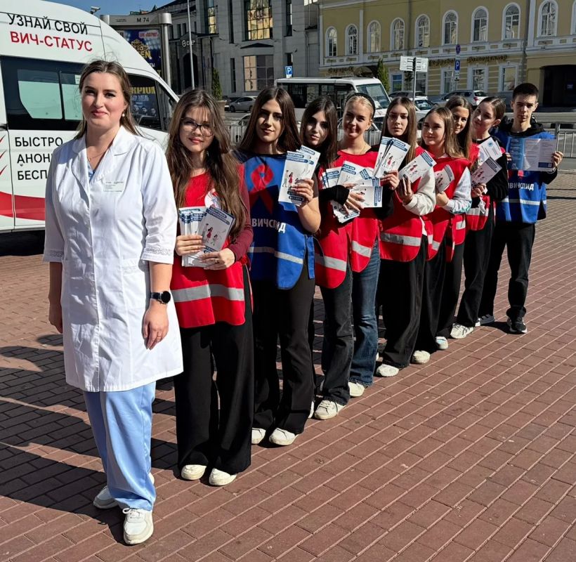 Свыше 100 ульяновцев прошли экспресс-тестирование на ВИЧ в ходе тематической недели нацпроекта «Продолжительная и активная жизнь» Свыше 100 ульяновцев прошли экспресс-тестирование на ВИЧ в ходе тематической недели нацпроекта «Продолжительная и активная жизнь»