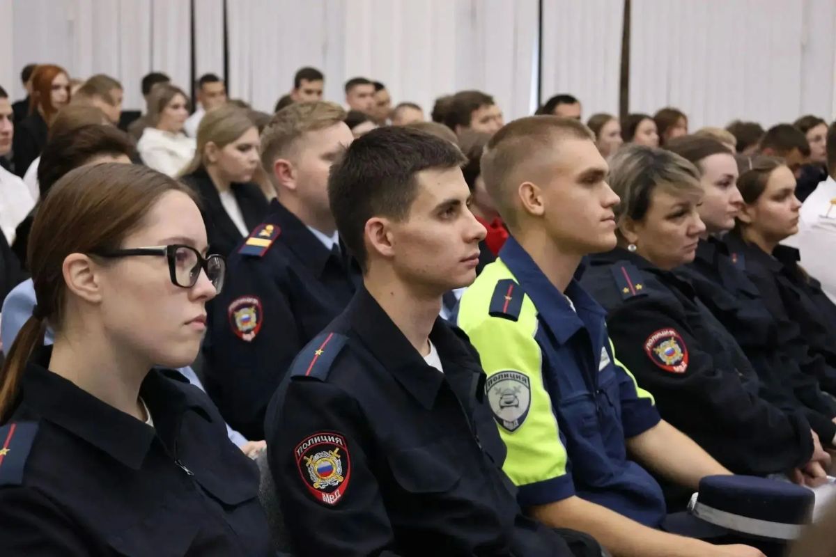 В УМВД России по Ульяновской области состоялась встреча начальника Управления с молодыми сотрудниками органов внутренних дел В УМВД России по Ульяновской области состоялась встреча начальника Управления с молодыми сотрудниками органов внутренних дел