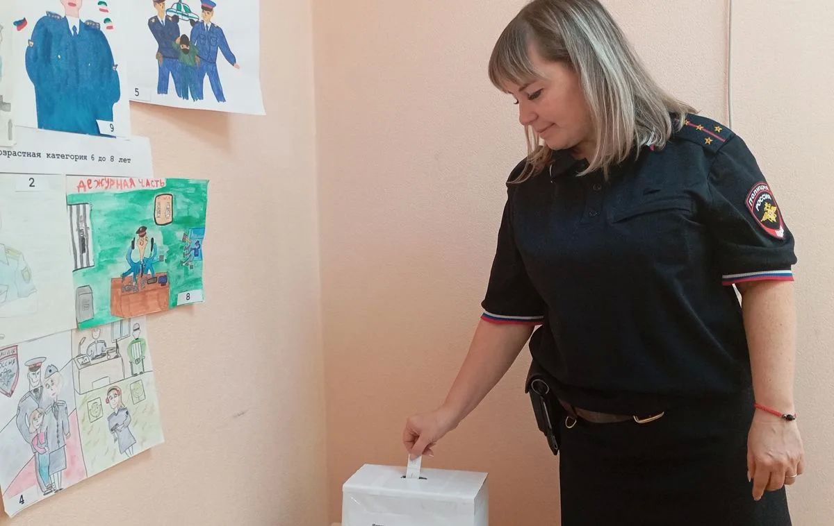 В Ульяновском линейном отделе прошел отборочный этап Всероссийского конкурса детского рисунка «Мои родители работают в полиции» В Ульяновском линейном отделе прошел отборочный этап Всероссийского конкурса детского рисунка «Мои родители работают в полиции»