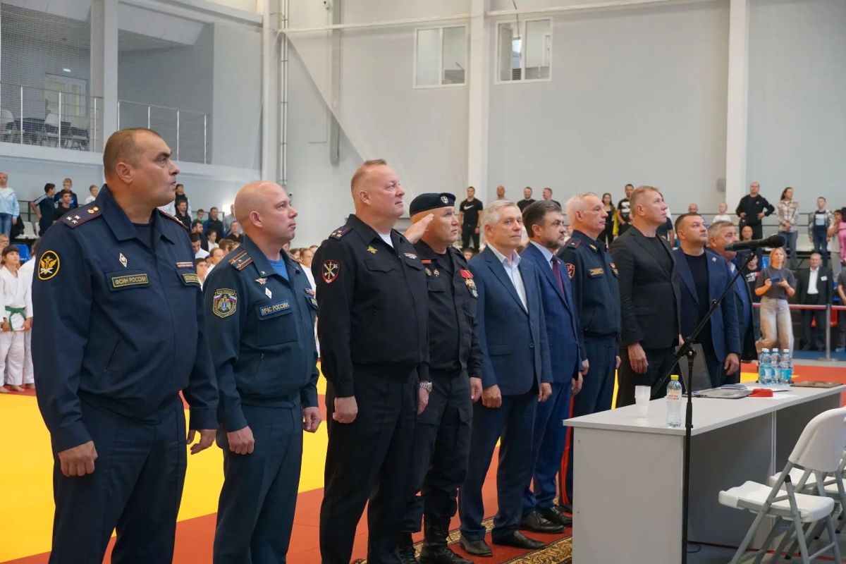 Во Дворце единоборств прошел XXV открытый традиционный турнир по дзюдо среди юношей и девушек до 15 лет. Участниками соревнований стали спортсмены из Ульяновской, Самарской, Саратовской и Пензенской областей, Республики... Во Дворце единоборств прошел XXV открытый традиционный турнир по дзюдо среди юношей и девушек до 15 лет. Участниками соревнований стали спортсмены из Ульяновской, Самарской, Саратовской и Пензенской областей, Республики...