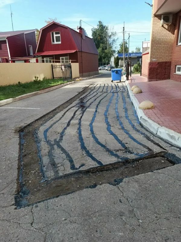 В округе Дмитрия Саурова завершены работы по ремонту дорожного покрытия на пути к школе № 56 В округе Дмитрия Саурова завершены работы по ремонту дорожного покрытия на пути к школе № 56