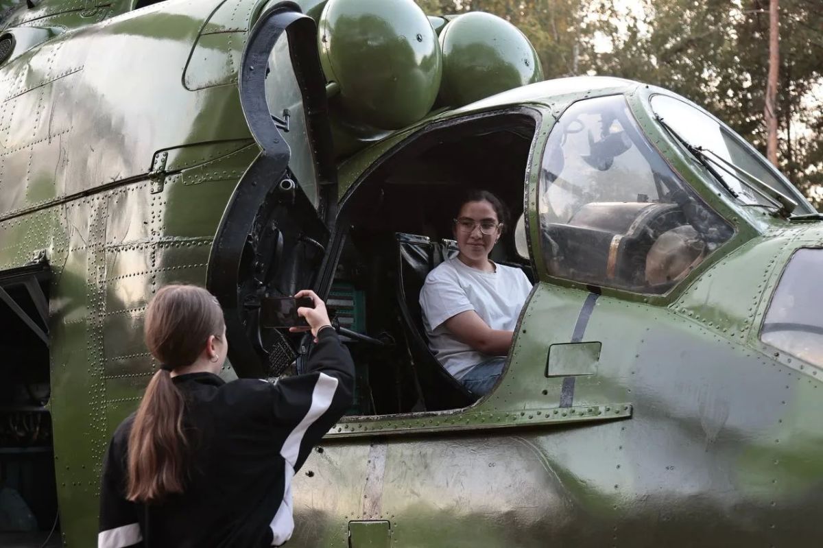 В конце дня встретился с группой одаренных ульяновских школьников и студентов, которые сейчас находятся в образовательной поездке в Республике Беларусь! В конце дня встретился с группой одаренных ульяновских школьников и студентов, которые сейчас находятся в образовательной поездке в Республике Беларусь!