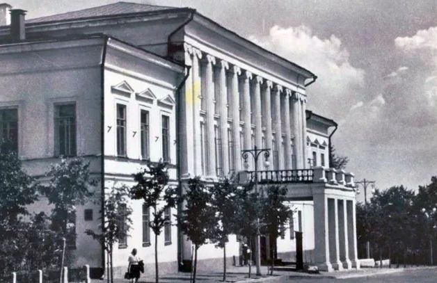 Сегодня Ульяновская областная библиотека для детей и юношества имени С.Т. Аксакова отмечает 70-летний юбилей! Сегодня Ульяновская областная библиотека для детей и юношества имени С.Т. Аксакова отмечает 70-летний юбилей!