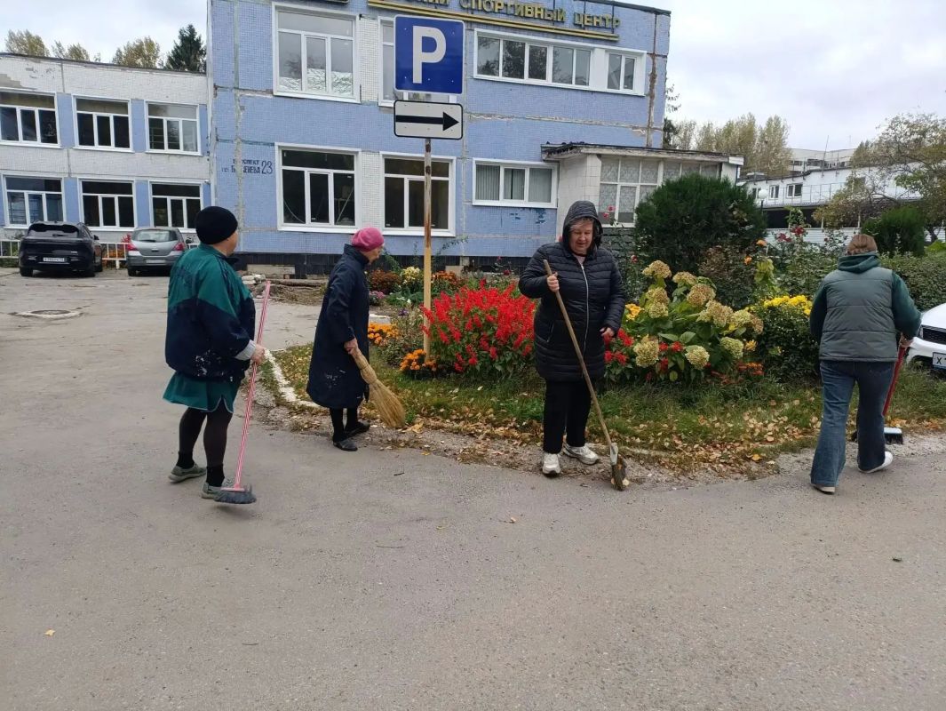 Продолжаем готовить любимый город к наступлению самого холодного времени года - в Ульяновске вновь "санитарная пятница" Продолжаем готовить любимый город к наступлению самого холодного времени года - в Ульяновске вновь "санитарная пятница"