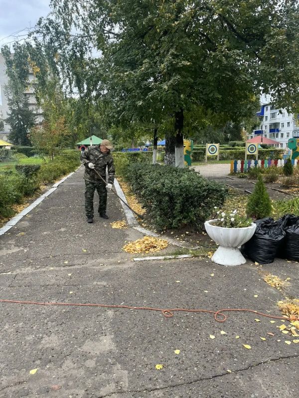 По поручению главы города Александра Болдакина в образовательных организациях города продолжается месячник по благоустройству По поручению главы города Александра Болдакина в образовательных организациях города продолжается месячник по благоустройству