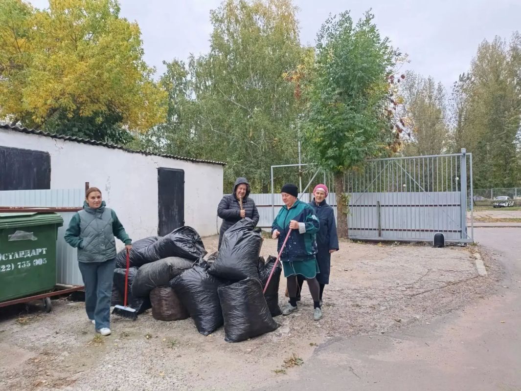 Продолжаем готовить любимый город к наступлению самого холодного времени года - в Ульяновске вновь "санитарная пятница" Продолжаем готовить любимый город к наступлению самого холодного времени года - в Ульяновске вновь "санитарная пятница"