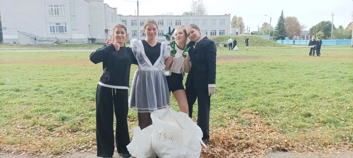 По поручению главы города Александра Болдакина в образовательных организациях города продолжается месячник по благоустройству По поручению главы города Александра Болдакина в образовательных организациях города продолжается месячник по благоустройству