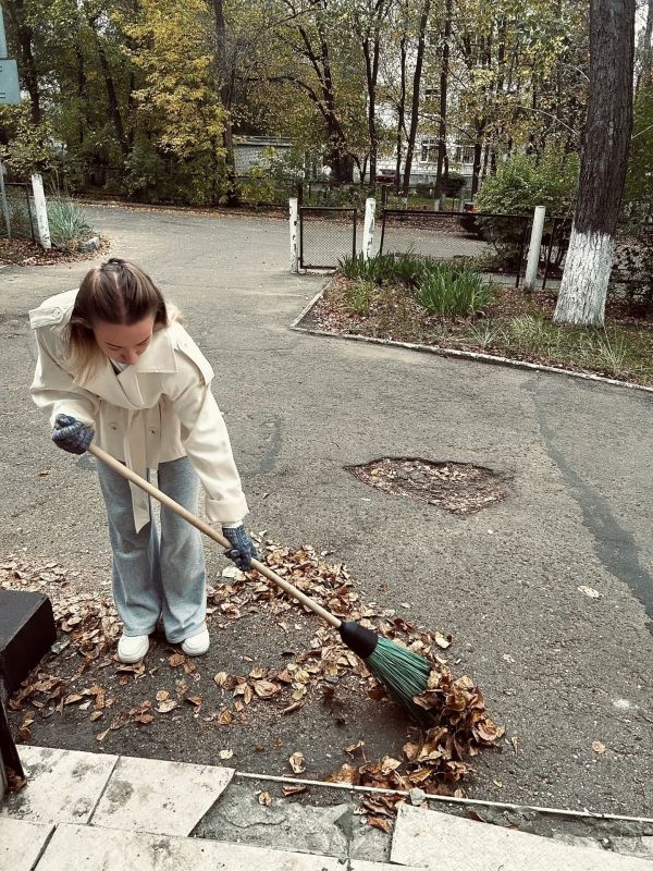 Продолжаем готовить любимый город к наступлению самого холодного времени года - в Ульяновске вновь "санитарная пятница" Продолжаем готовить любимый город к наступлению самого холодного времени года - в Ульяновске вновь "санитарная пятница"