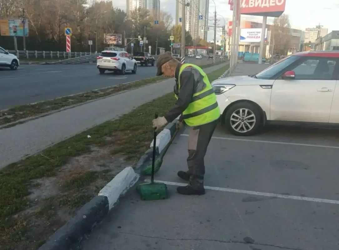 Осенняя «санитарная пятница» в Засвияжском районе — в самом разгаре! Осенняя «санитарная пятница» в Засвияжском районе — в самом разгаре!