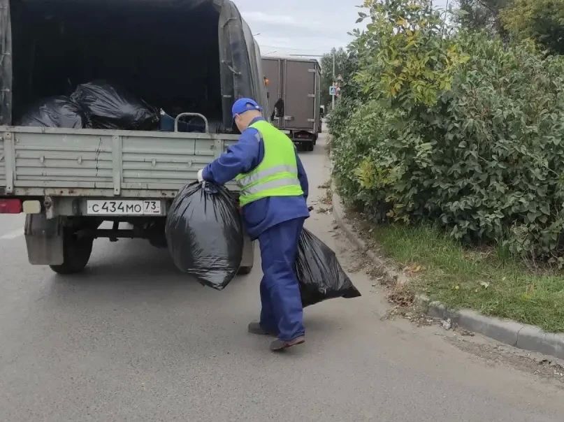«Санитарная пятница» в Засвияжском районе: город становится чище благодаря вам! «Санитарная пятница» в Засвияжском районе: город становится чище благодаря вам!