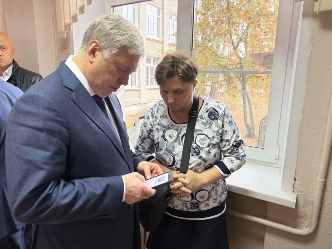 Алексей Русских: Сегодня команда областного правительства, а также представители Следственного комитета и администрации Ульяновска работают с жителями домов, пострадавших от вражеского налета БПЛА 25 сентября, во втором... Алексей Русских: Сегодня команда областного правительства, а также представители Следственного комитета и администрации Ульяновска работают с жителями домов, пострадавших от вражеского налета БПЛА 25 сентября, во втором...