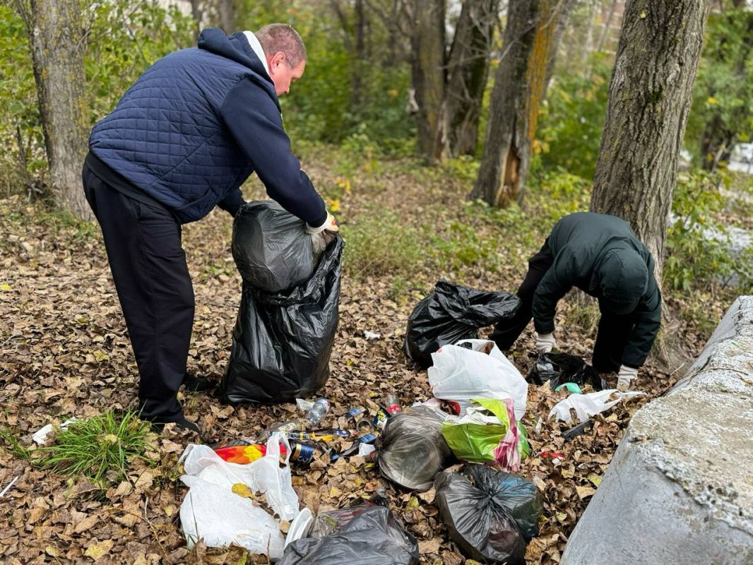 Осенняя «санитарная пятница» в Засвияжском районе — в самом разгаре! Осенняя «санитарная пятница» в Засвияжском районе — в самом разгаре!