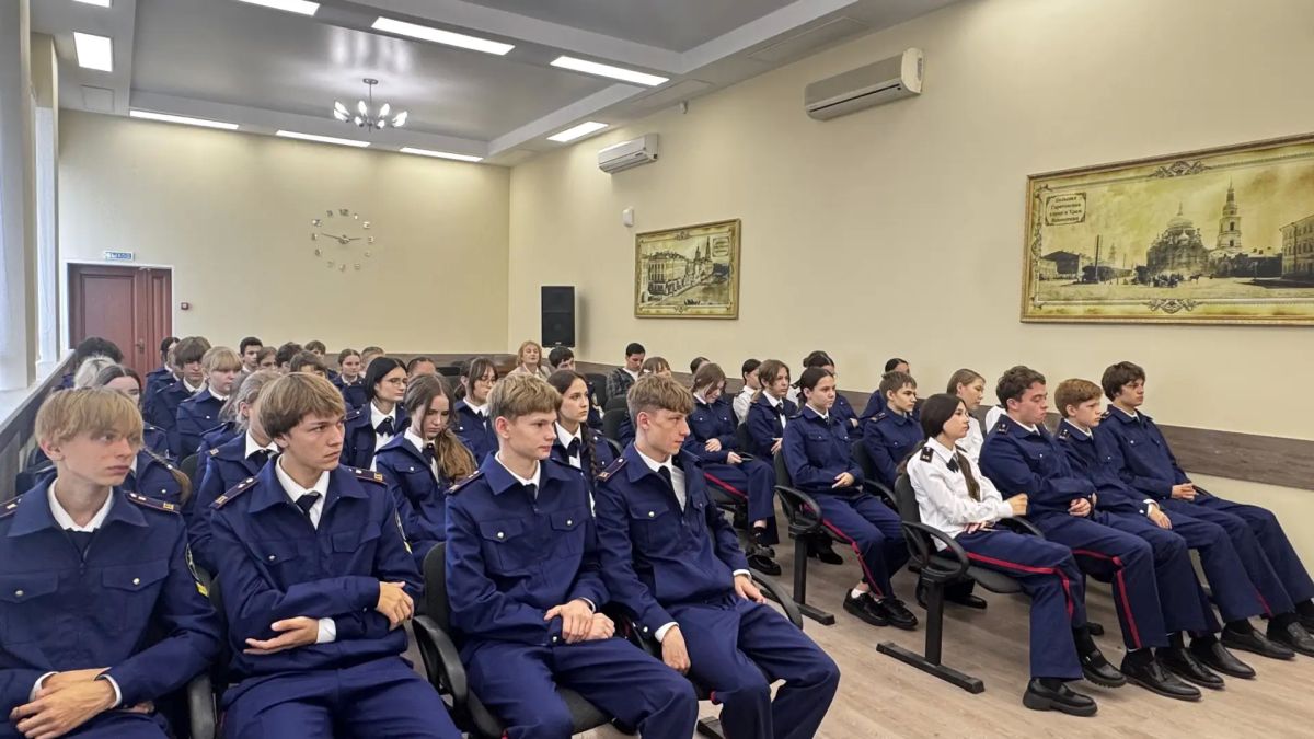 В Ульяновске следователь -криминалист регионального следственного управления провел занятие с кадетами профильных классов СК России В Ульяновске следователь -криминалист регионального следственного управления провел занятие с кадетами профильных классов СК России