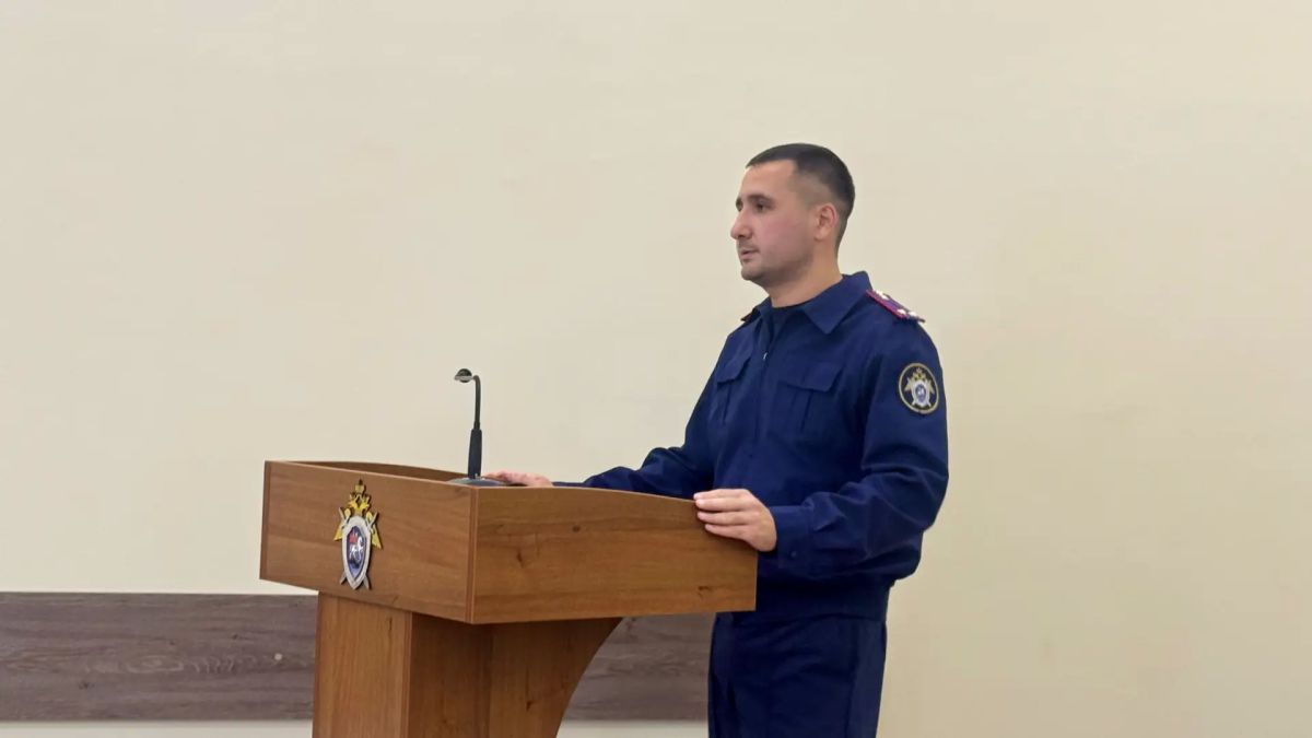 В Ульяновске следователь -криминалист регионального следственного управления провел занятие с кадетами профильных классов СК России
