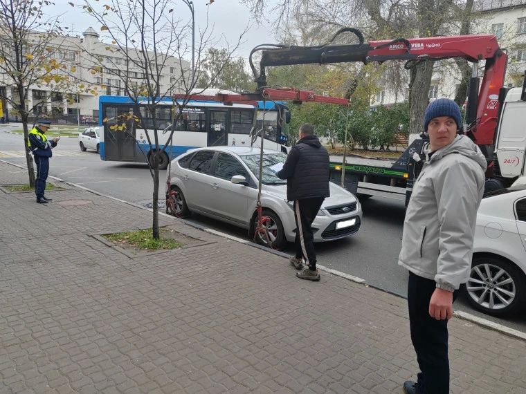 С улиц Ульяновска начали эвакуировать машины при неправильной парковке