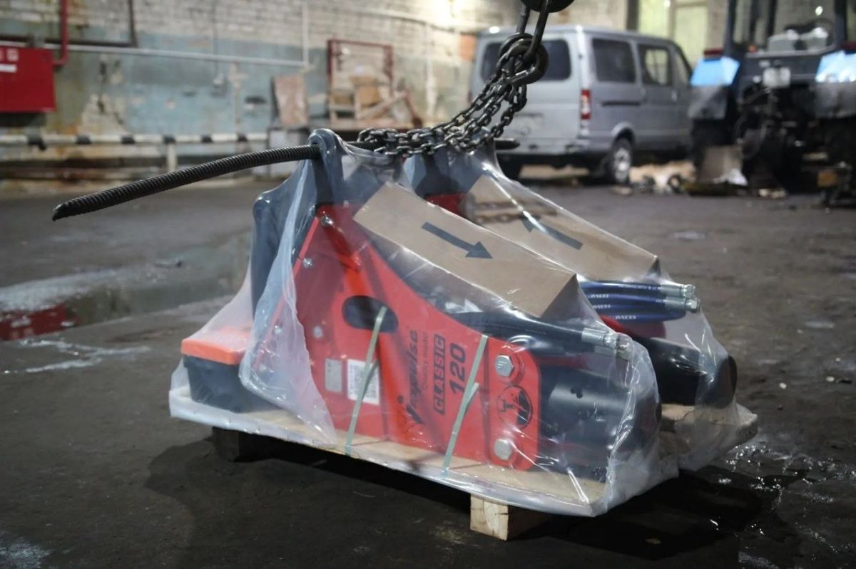 Александр Болдакин: Вместе с механизаторами осмотрел два новых экскаватора, которые задействуем для обслуживания улиц Ульяновска Александр Болдакин: Вместе с механизаторами осмотрел два новых экскаватора, которые задействуем для обслуживания улиц Ульяновска