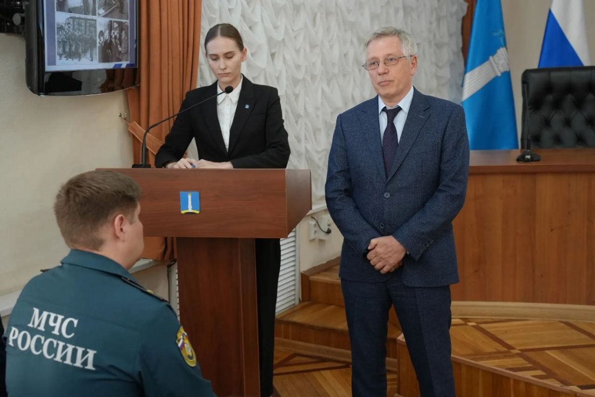 Ульяновцев отметили за вклад в развитие гражданской обороны и обеспечение защиты населения при ЧС Ульяновцев отметили за вклад в развитие гражданской обороны и обеспечение защиты населения при ЧС