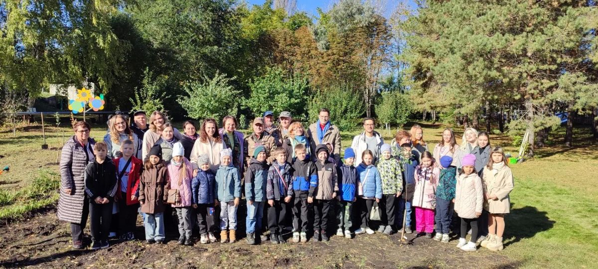 Сад «Экокампуса» пополнился молодыми саженцами яблонь, груш и абрикоса Сад «Экокампуса» пополнился молодыми саженцами яблонь, груш и абрикоса