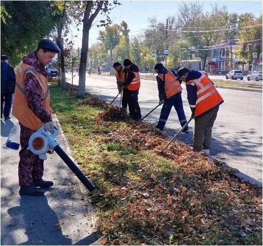 Ульяновские дорожники днём 8 октября ремонтировали 11 участков автодорог и дворов Ульяновские дорожники днём 8 октября ремонтировали 11 участков автодорог и дворов