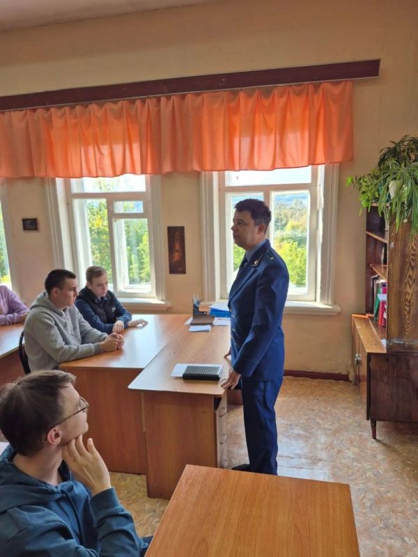 В рамках реализации мероприятий по правовому просвещению и правовому информированию заместитель прокурора Барышского района Ткаченко А.А. встретился со студентами ОГБПОУ "Барышский индустриально-технологический... В рамках реализации мероприятий по правовому просвещению и правовому информированию заместитель прокурора Барышского района Ткаченко А.А. встретился со студентами ОГБПОУ "Барышский индустриально-технологический...