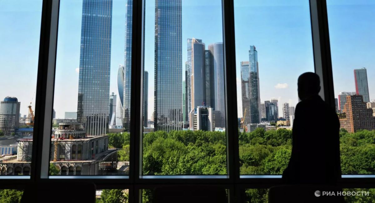 Россияне считают Москву, Санкт-Петербург, Казань, Тюмень и Екатеринбург лучшими городами для построения успешной карьеры, показало исследование SuperJob для РИА Новости