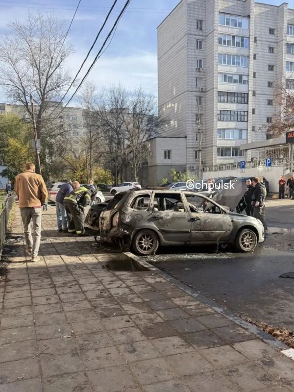 Последствия возгорания автомобиля в переулке Робеспьера