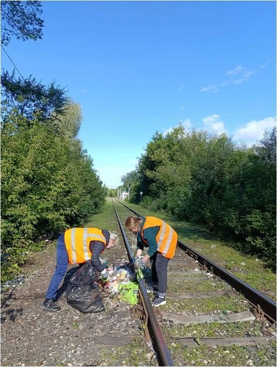 За два осенних месяца в Железнодорожном районе вывезли больше 1600 кубометров отходов и мусора За два осенних месяца в Железнодорожном районе вывезли больше 1600 кубометров отходов и мусора