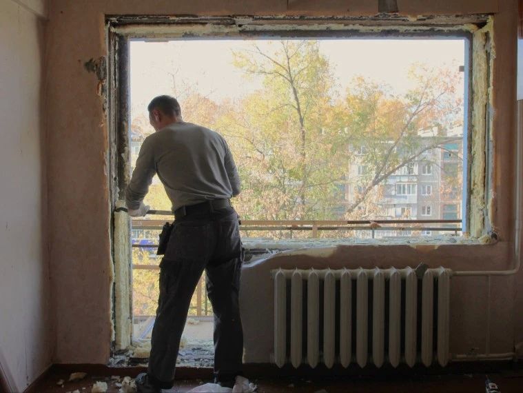 В домах Ульяновска, пострадавших от атаки беспилотников, заменили 320 окон В домах Ульяновска, пострадавших от атаки беспилотников, заменили 320 окон