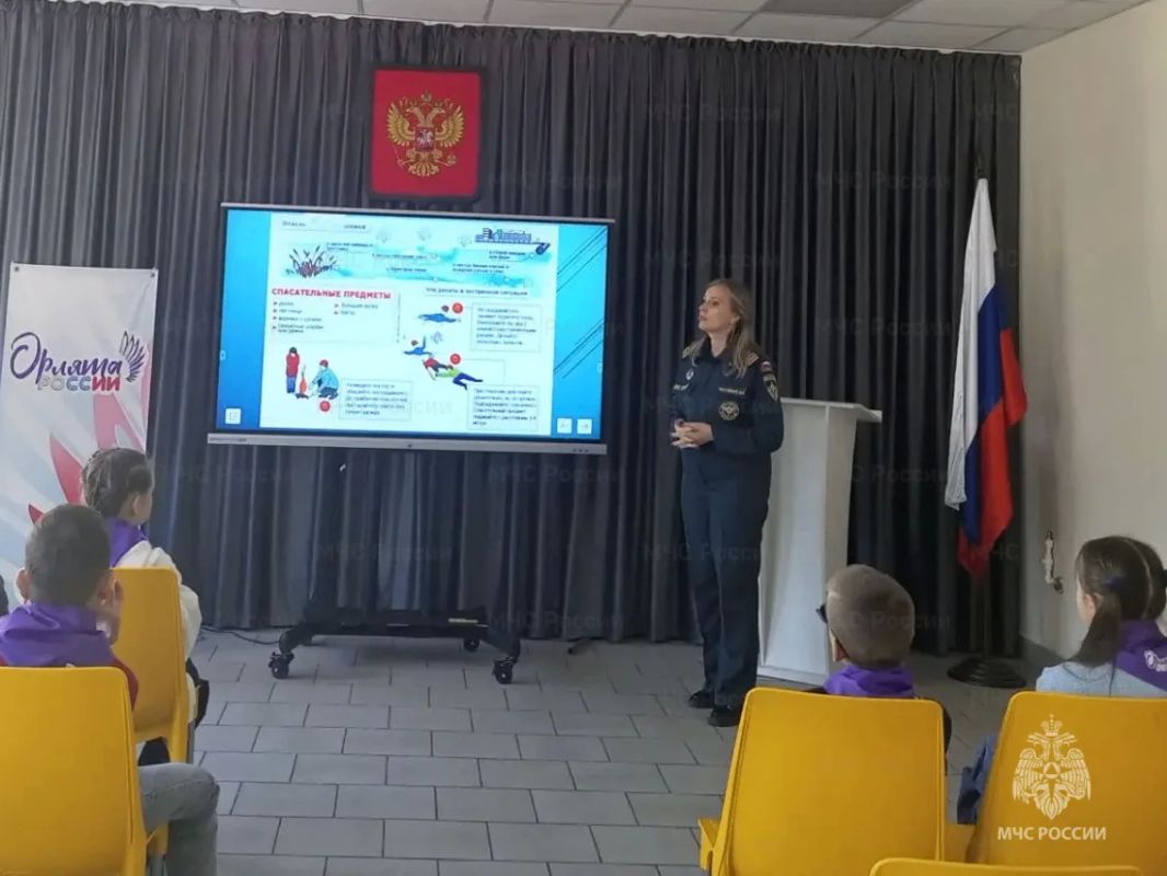 Осторожность с детства: инспекторы ГИМС провели урок безопасности для гимназистов