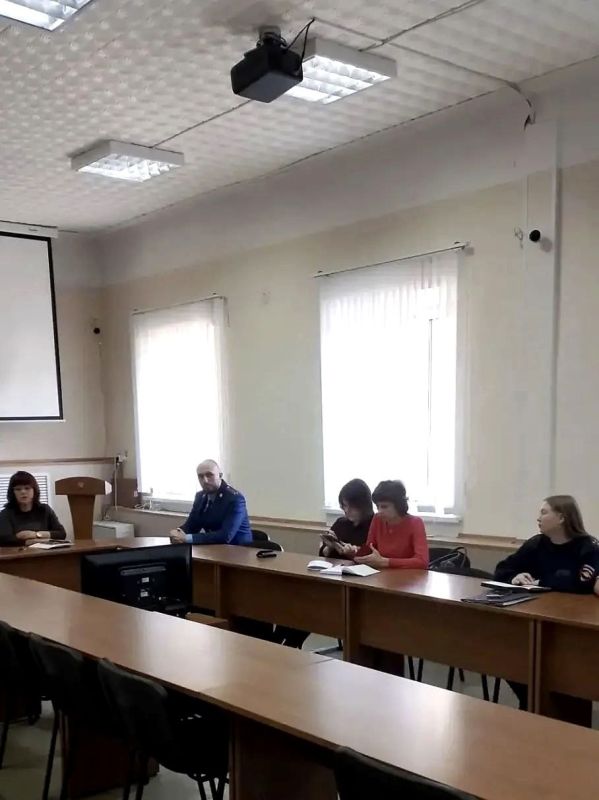 Прокурор Барышского района Киселёв М.С. совместно с представителями военного комиссариата провёл выездной личный прием родственников участников специальной военной операции Прокурор Барышского района Киселёв М.С. совместно с представителями военного комиссариата провёл выездной личный прием родственников участников специальной военной операции