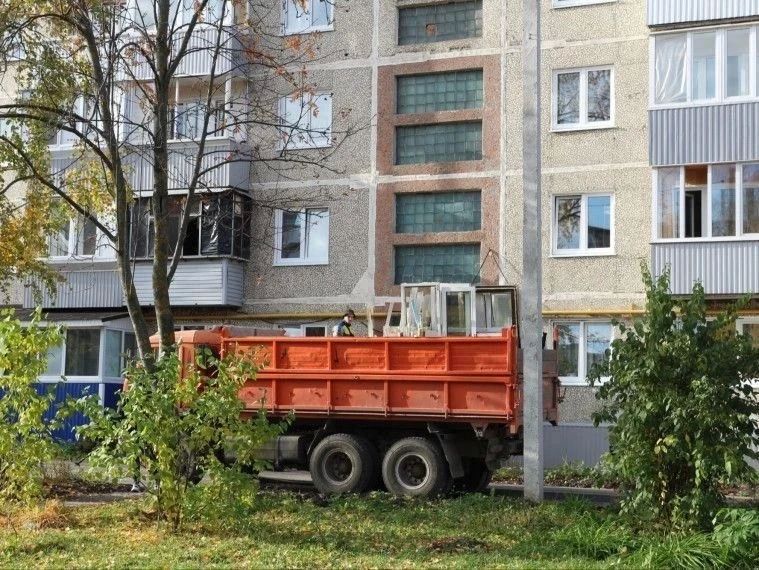 320 окон заменили в домах Ульяновска, пострадавших от атаки беспилотников 320 окон заменили в домах Ульяновска, пострадавших от атаки беспилотников