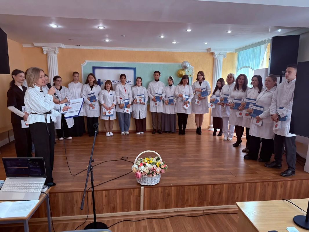 В городской поликлинике № 1 им. С. М. Кирова прошло посвящение молодых специалистов в профессию В городской поликлинике № 1 им. С. М. Кирова прошло посвящение молодых специалистов в профессию