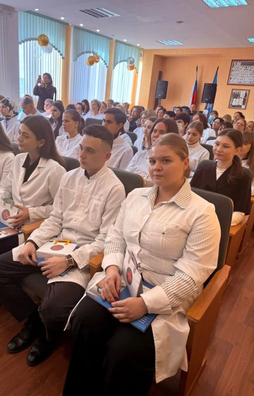 В городской поликлинике № 1 им. С. М. Кирова прошло посвящение молодых специалистов в профессию В городской поликлинике № 1 им. С. М. Кирова прошло посвящение молодых специалистов в профессию