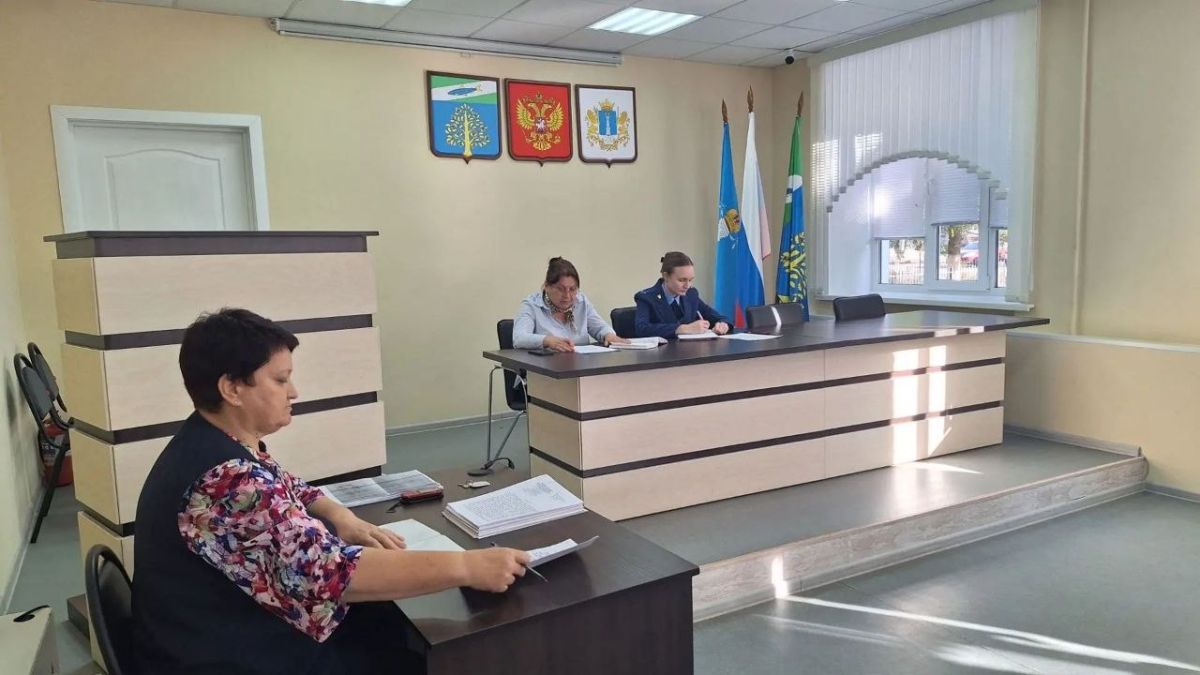 Помощник прокурора Майнского района Малолеткова Е.А. приняла участие в заседании комиссии по делам несовершеннолетних и защите их прав администрации МО «Майнский район» Помощник прокурора Майнского района Малолеткова Е.А. приняла участие в заседании комиссии по делам несовершеннолетних и защите их прав администрации МО «Майнский район»