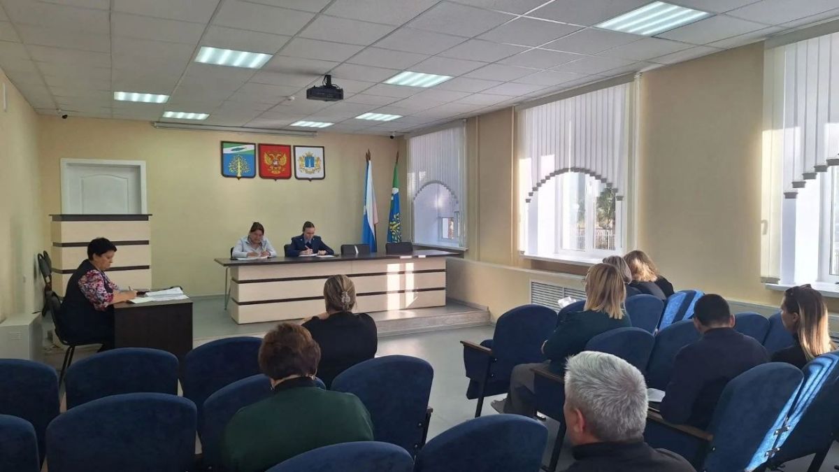Помощник прокурора Майнского района Малолеткова Е.А. приняла участие в заседании комиссии по делам несовершеннолетних и защите их прав администрации МО «Майнский район» Помощник прокурора Майнского района Малолеткова Е.А. приняла участие в заседании комиссии по делам несовершеннолетних и защите их прав администрации МО «Майнский район»