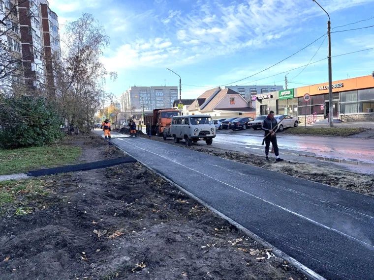 На улицах Самарской и Азовской построили новые тротуары
