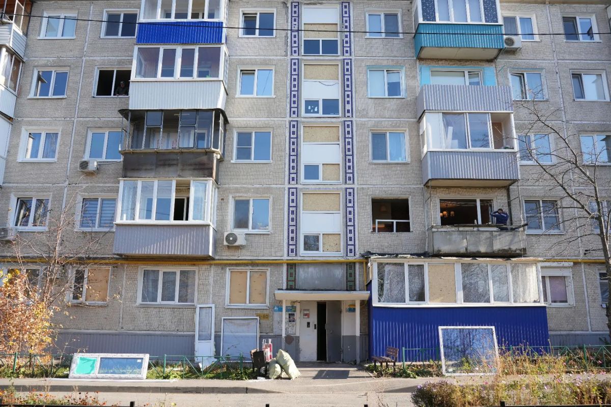 В повреждённых от атаки беспилотников домах Ульяновска восстановили и заменили 344 окна В повреждённых от атаки беспилотников домах Ульяновска восстановили и заменили 344 окна