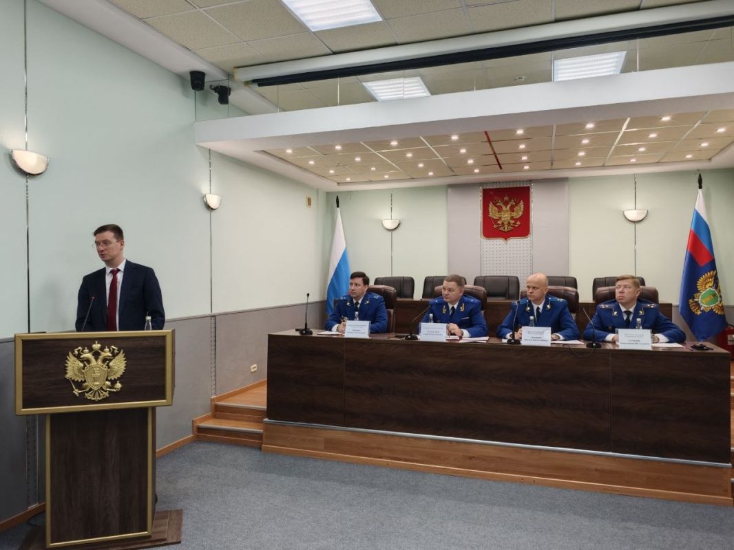 Сегодня, 27 октября 2026 года, проведено расширенное заседание коллегии прокуратуры Ульяновской области, на котором рассмотрены вопросы состояния законности и практики прокурорского надзора за исполнением требований... Сегодня, 27 октября 2026 года, проведено расширенное заседание коллегии прокуратуры Ульяновской области, на котором рассмотрены вопросы состояния законности и практики прокурорского надзора за исполнением требований...