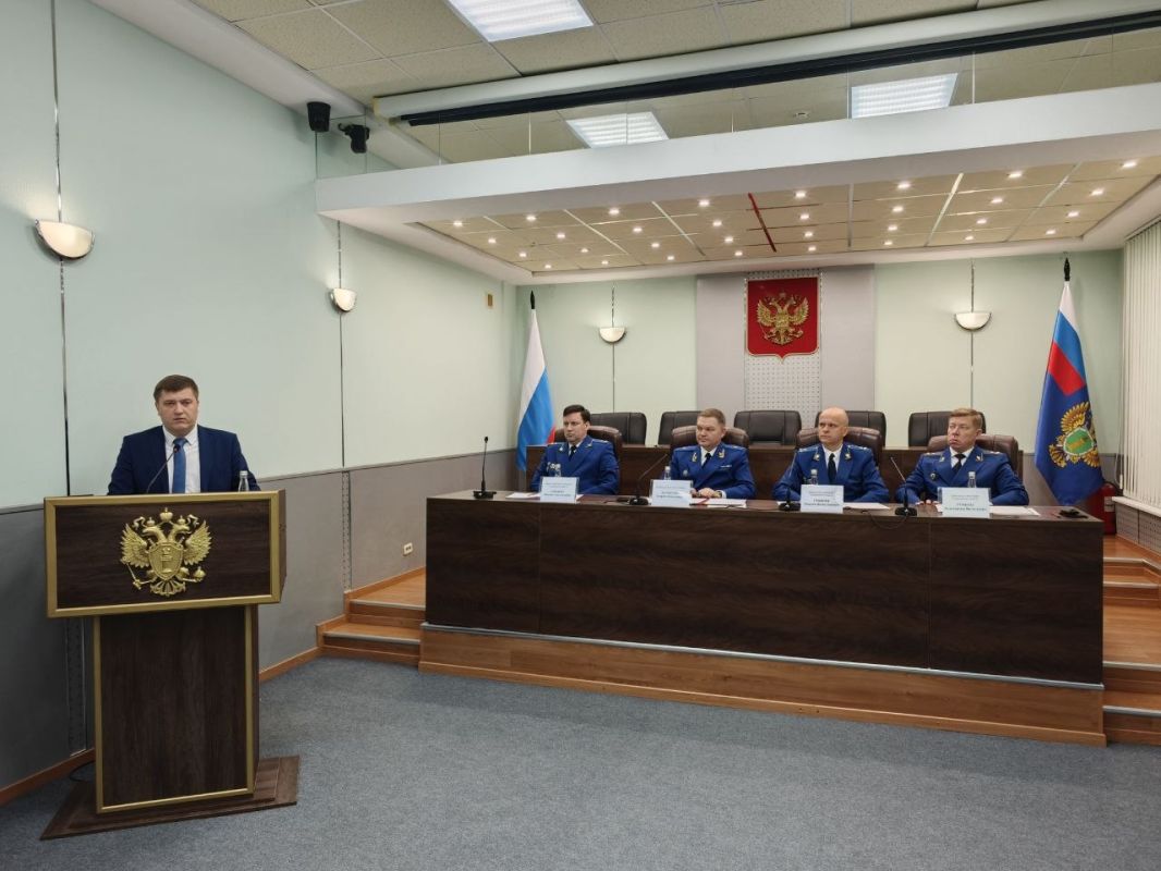Сегодня, 27 октября 2026 года, проведено расширенное заседание коллегии прокуратуры Ульяновской области, на котором рассмотрены вопросы состояния законности и практики прокурорского надзора за исполнением требований... Сегодня, 27 октября 2026 года, проведено расширенное заседание коллегии прокуратуры Ульяновской области, на котором рассмотрены вопросы состояния законности и практики прокурорского надзора за исполнением требований...